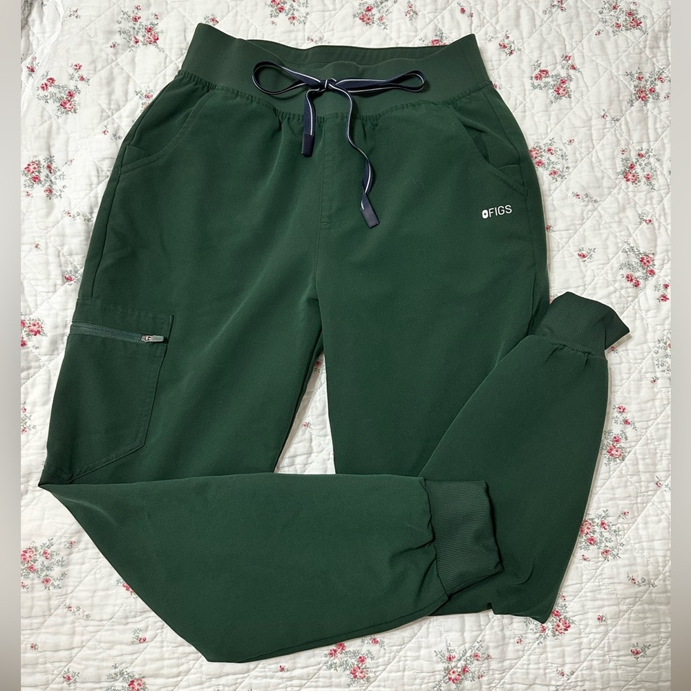 Figs High Waisted Zamora Jogger Scrub Pants in British Racing Green